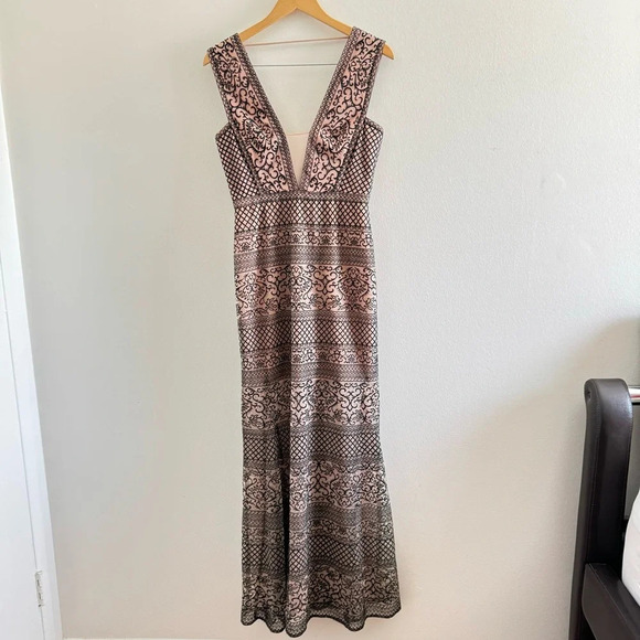 BCBGmAxazria Aurora Embroidered Tulle Mesh Maxi Dress Gown Size 4 - Picture 6 of 16